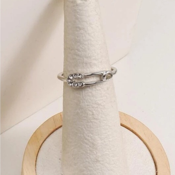 SILVER SAFETY PIN CUFF RING - Picture 3 of 4